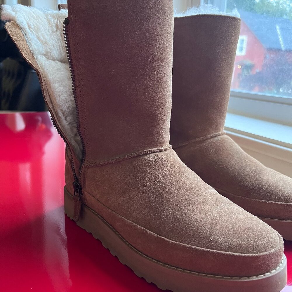 UGG Women's Classic Short Boot II - Size 6